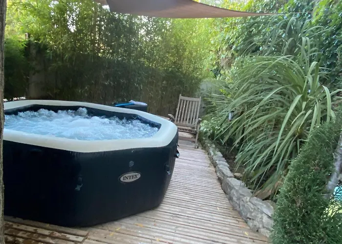 Le Sophora Avec Jacuzzi Casa de Férias Rochefort-du-Gard