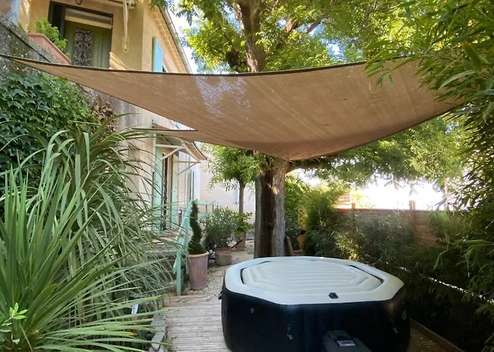 Casa de Férias Le Sophora Avec Jacuzzi *